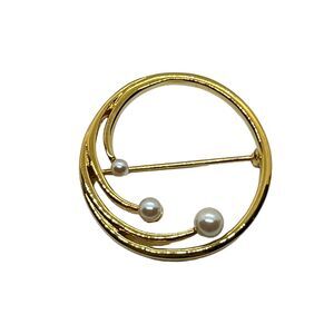 Monet Circle Brooch Pin Faux Pearl Gold Tone Abstract Wave Wreath Vintage Chic